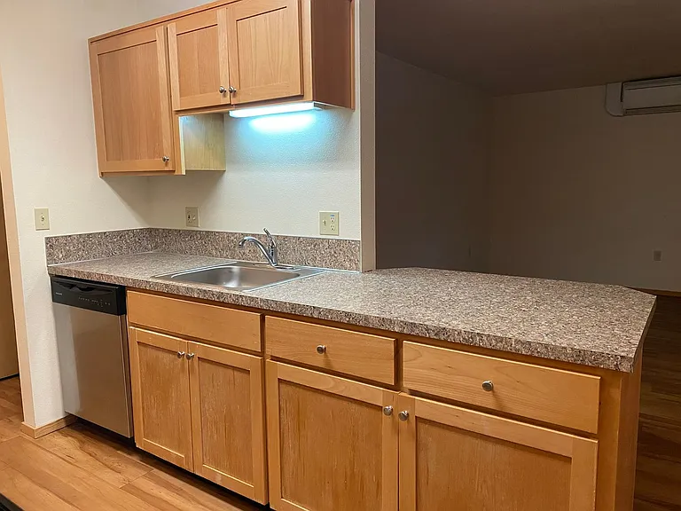 Christopher Crest Apartments — Photo 4