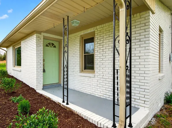 946 Clearview Rd, Cottontown, TN 37048