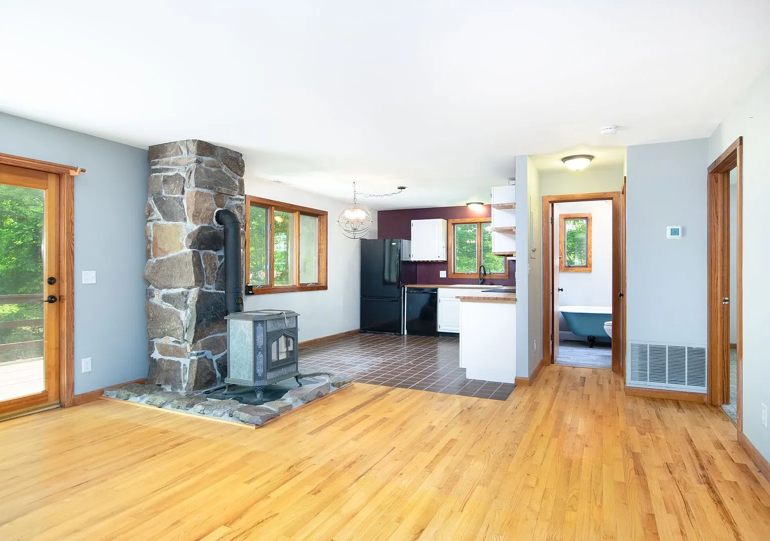 3 bed/2 bath. Pet Friendly. Fenced Yard — Photo 4