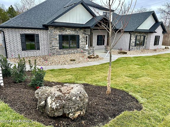 2nd image of 228 Constitution Dr