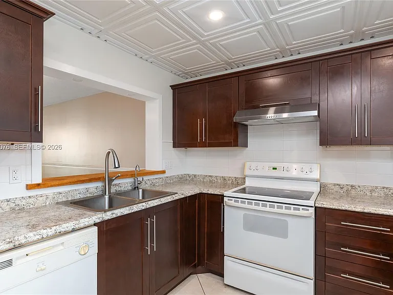 301 NE 14th Ave #307 — Photo 37