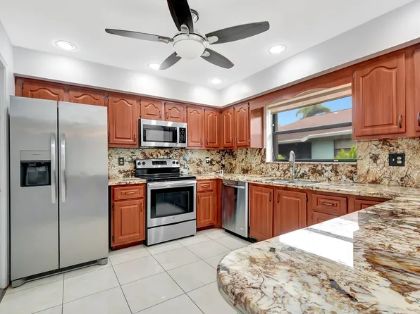 9765 Pecan Tree Drive #B, Boynton Beach, FL 33436