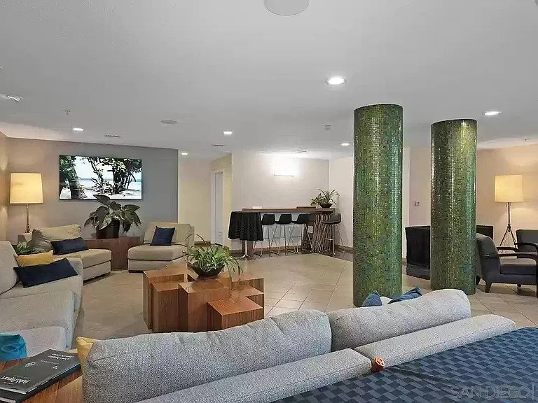 850 Beech St #713 — Photo 5