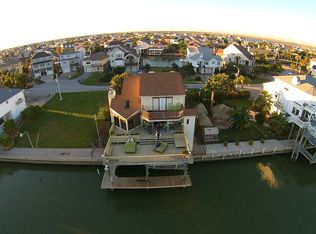 120 Quayside Dr, Tiki Island, TX 77554
