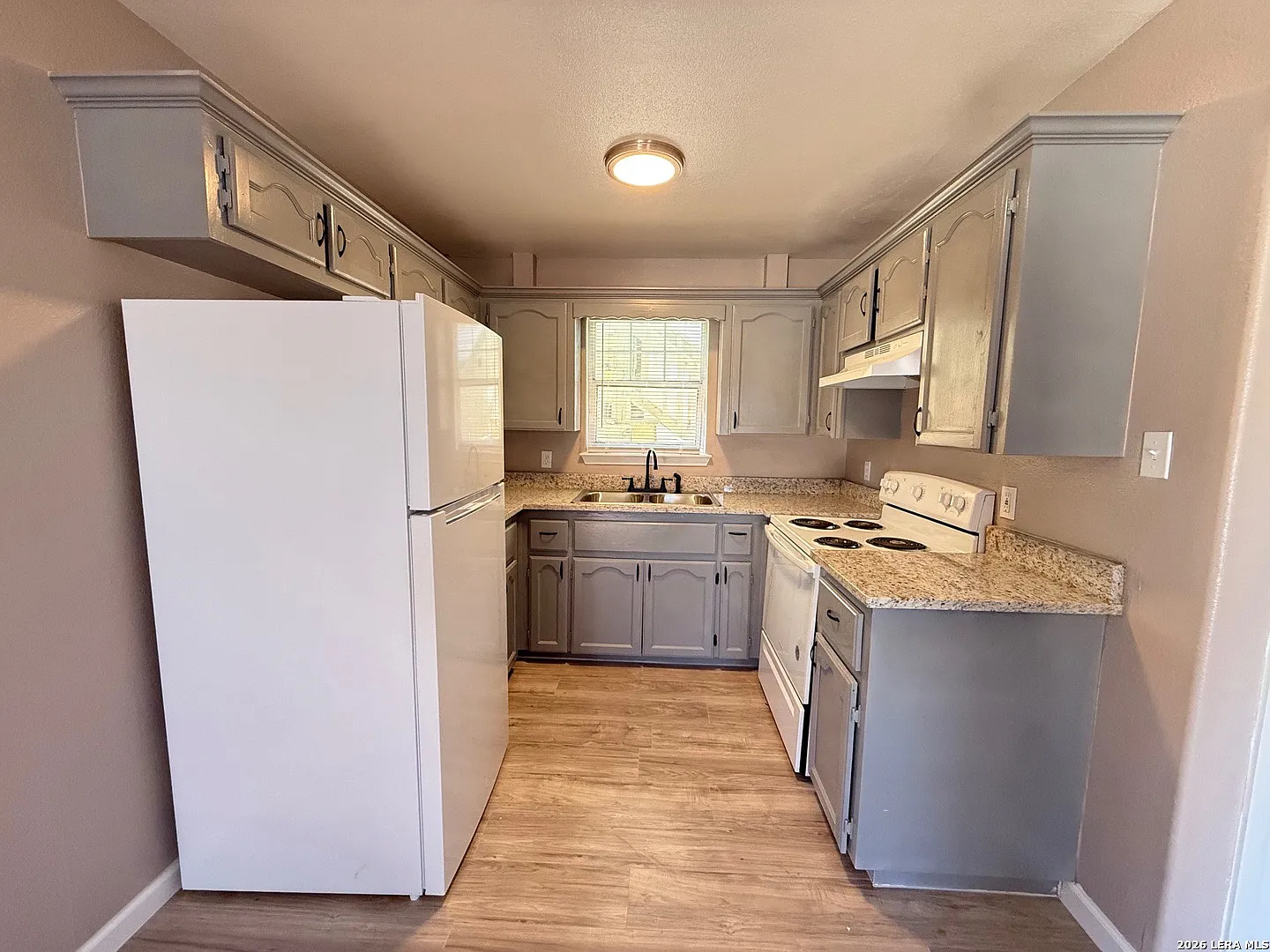 2 bed, 560 sqft, $1,000 — Photo 2