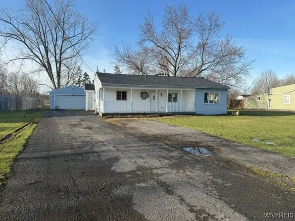 6090 Strauss Rd, Lockport, NY 14094