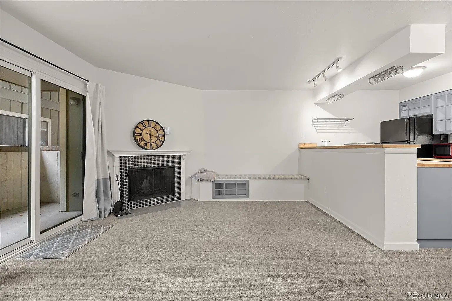 2 bed, 880 sqft, $1,732 — Photo 3