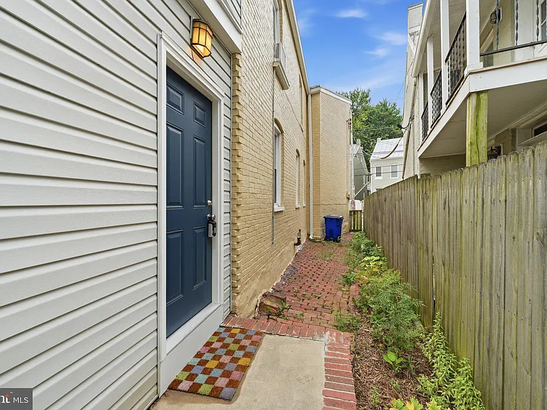403 W South St #A — Photo 33