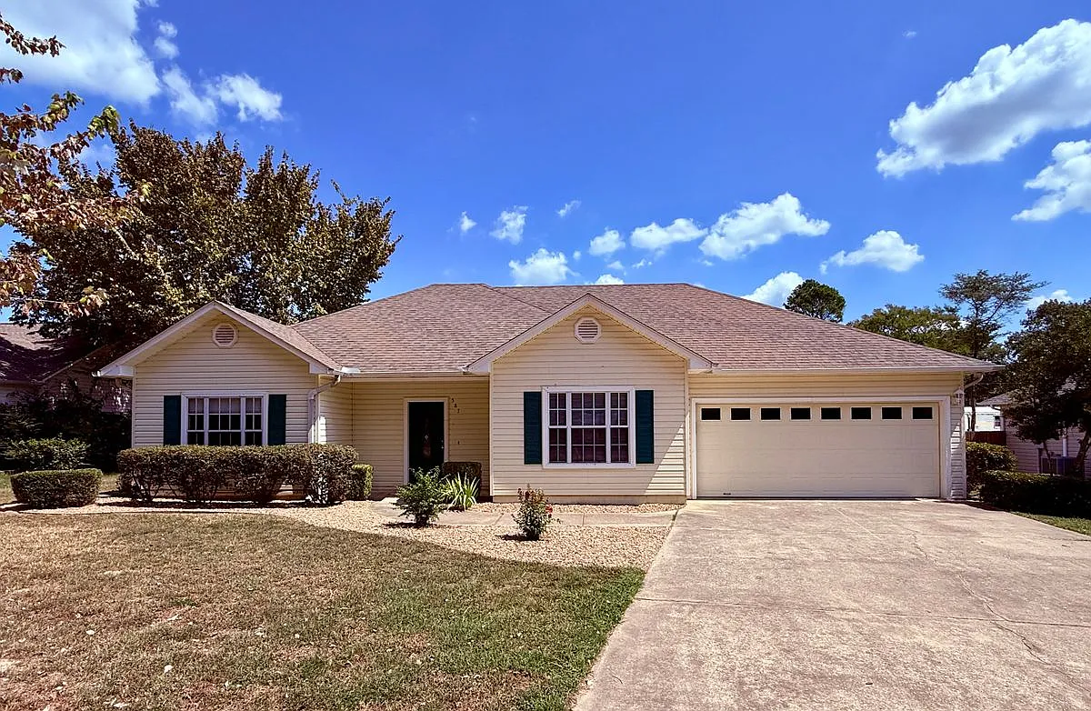 3 bed, 2.0 bath, 1814 sqft, $2,000 — Photo 1