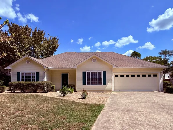 587 Long Beach Dr, Hot Springs, AR 71913
