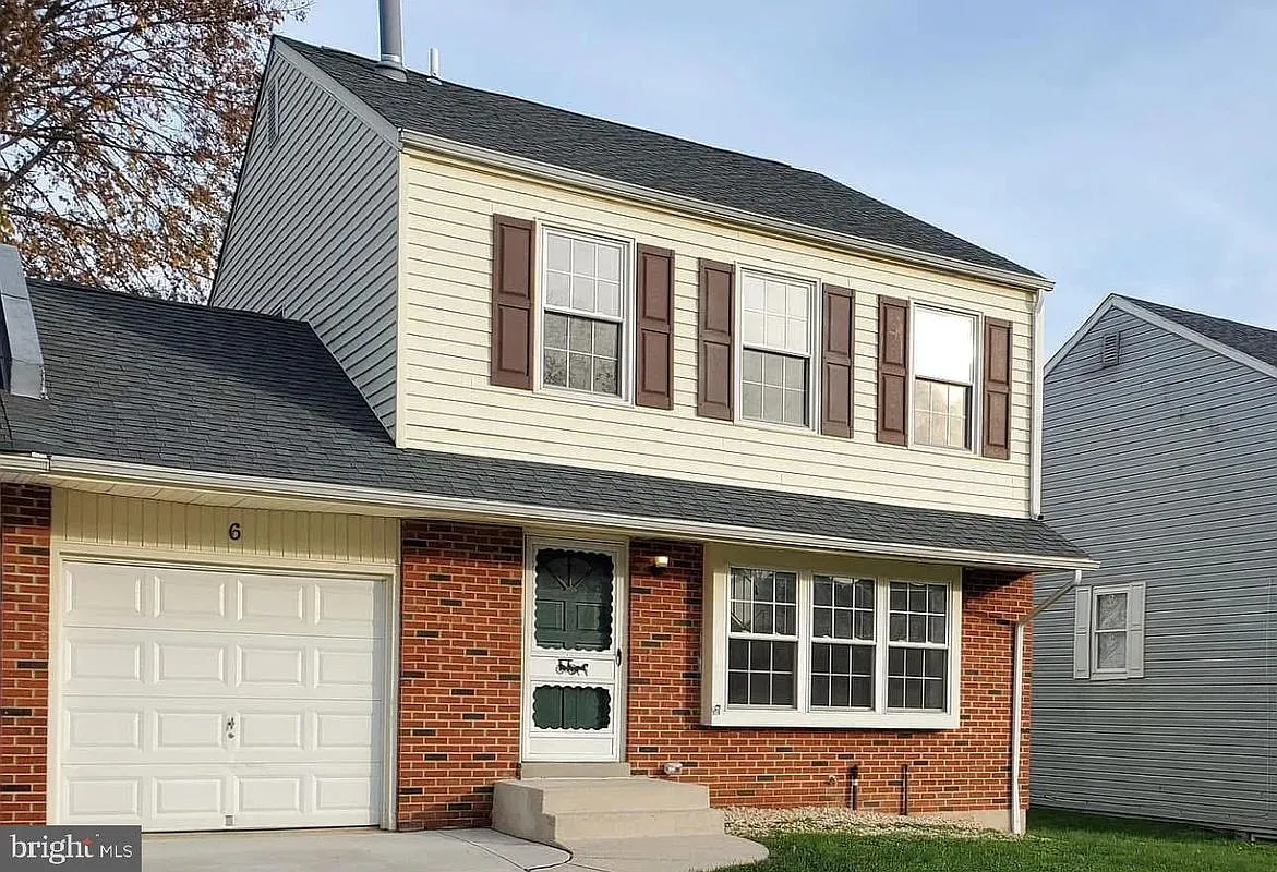 4 bed, 1.5 bath, 1325 sqft, $2,350 — Photo 1