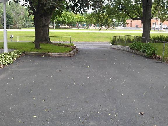 driveway 3 car wide at top