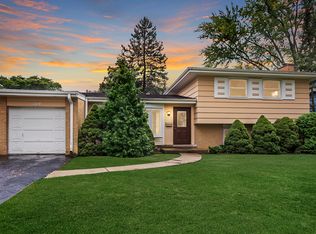 109 W Orchard Pl, Mount Prospect, IL 60056