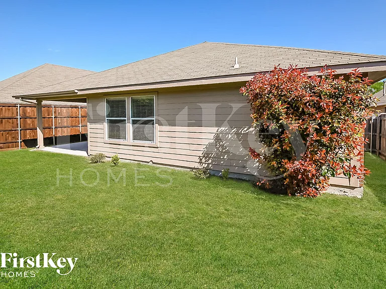 215 Mulberry Dr — Photo 14