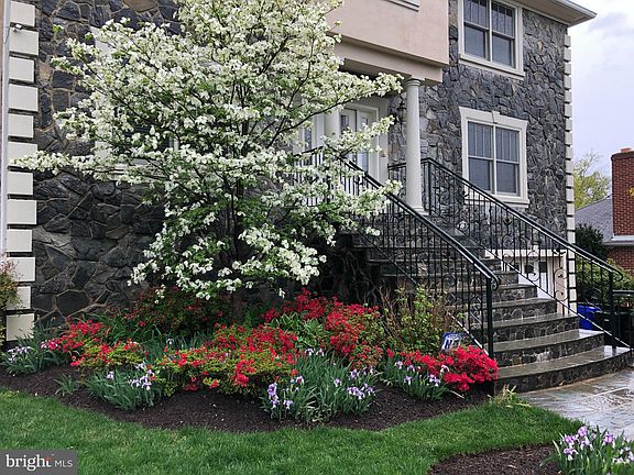 3rd image of 2138 Patrick Henry Dr