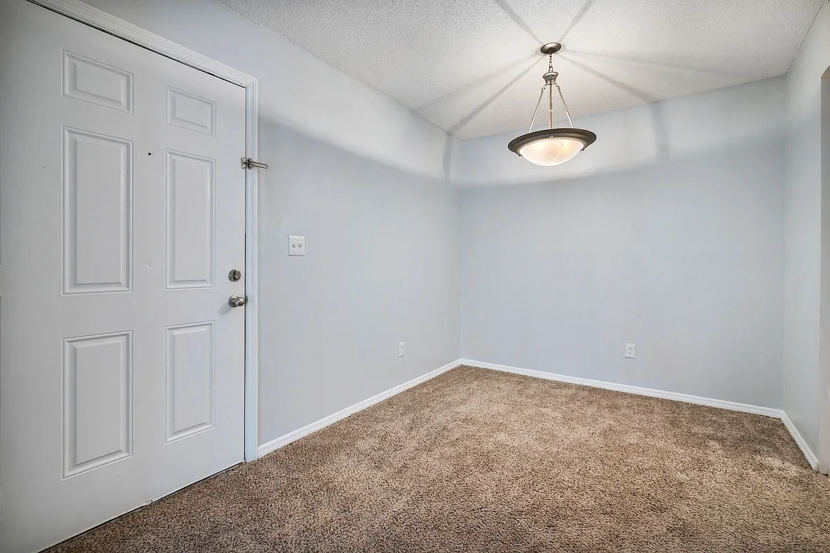 Ascot Place Apartments — Photo 4