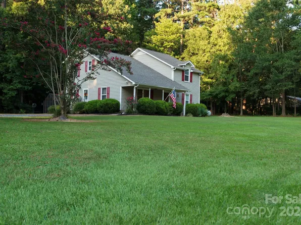 110 N Poplar Ave, Stanfield, NC 28163