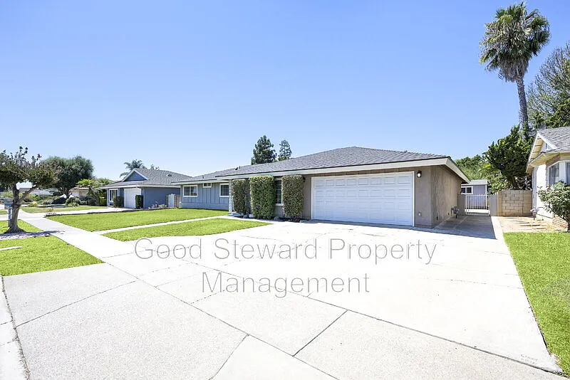 4 bed, 2.0 bath, 2084 sqft, $4,800 — Photo 3