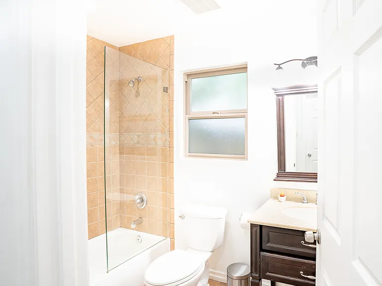 8330 Lilienthal Ave — Photo 13