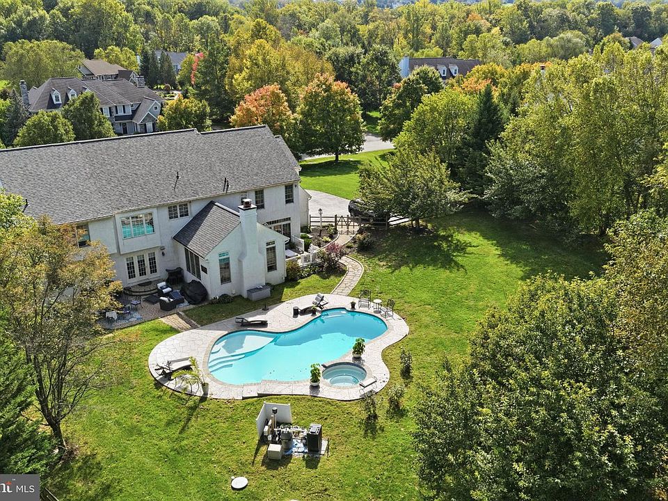 1st image of 1704 Chantilly Ln