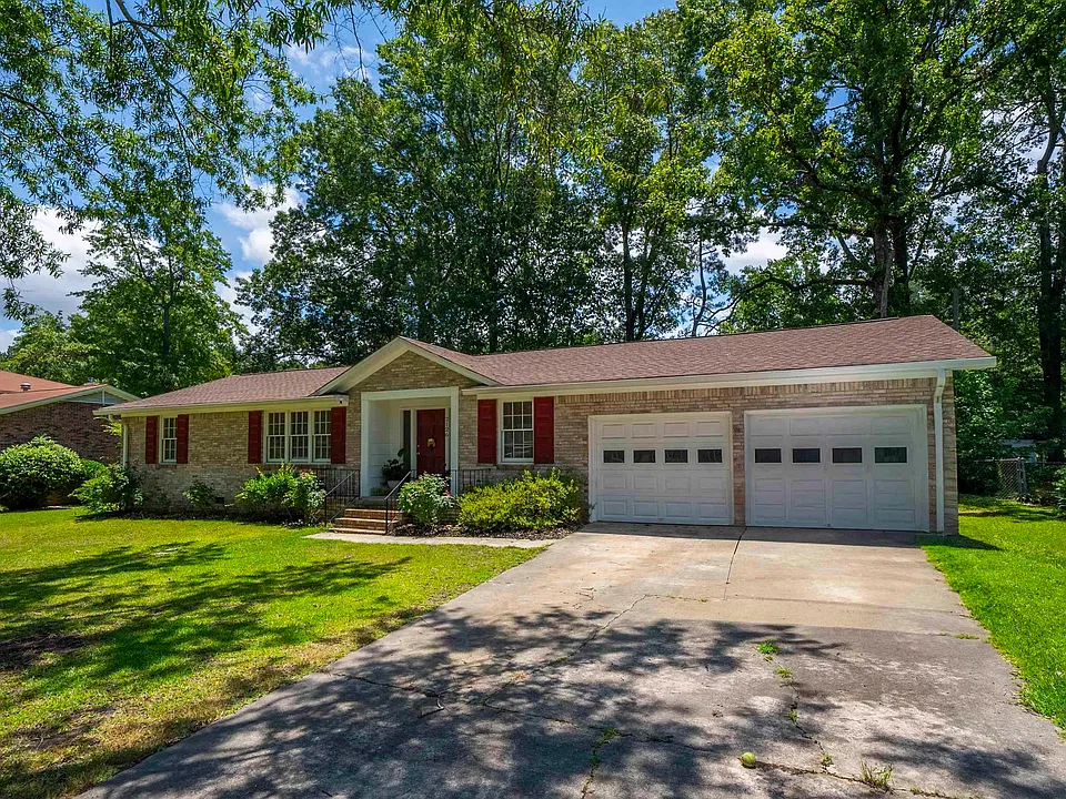 2126 Woodtrail Dr