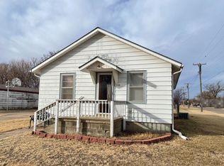 1136 N Maple St, Russell, KS 67665