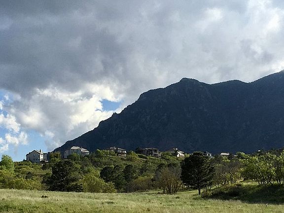Broadmoor Bluffs 