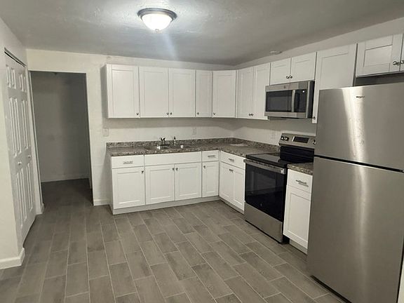 4th image of 143 W Michigan Dr #2