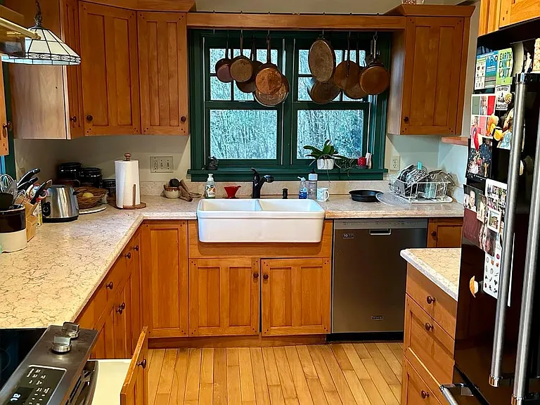 360 Kings Hwy — Photo 8