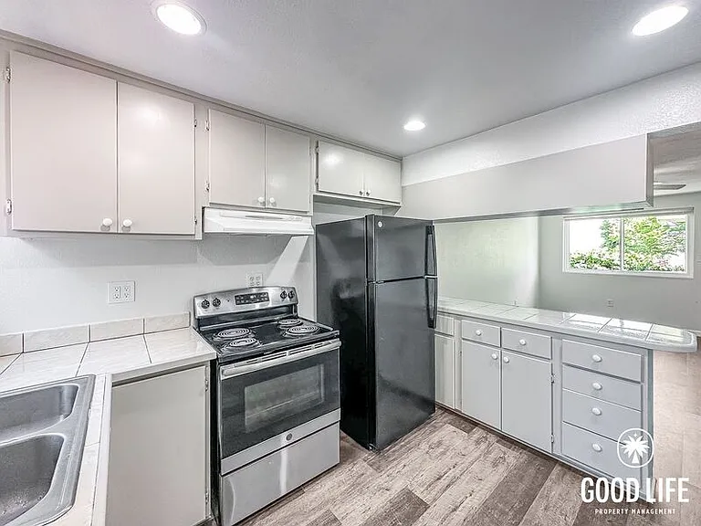 329 W 14th St — Photo 6