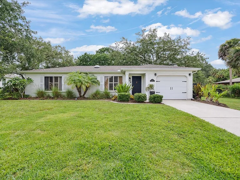 171 Salmon Dr NE — Photo 1