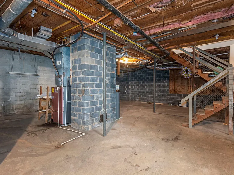 16 Lorraine Ave — Photo 19