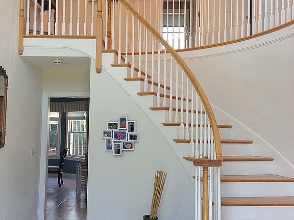 Bridal staircase to 2nd leve