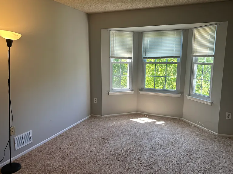 304 Wimbeldon Ct — Photo 5