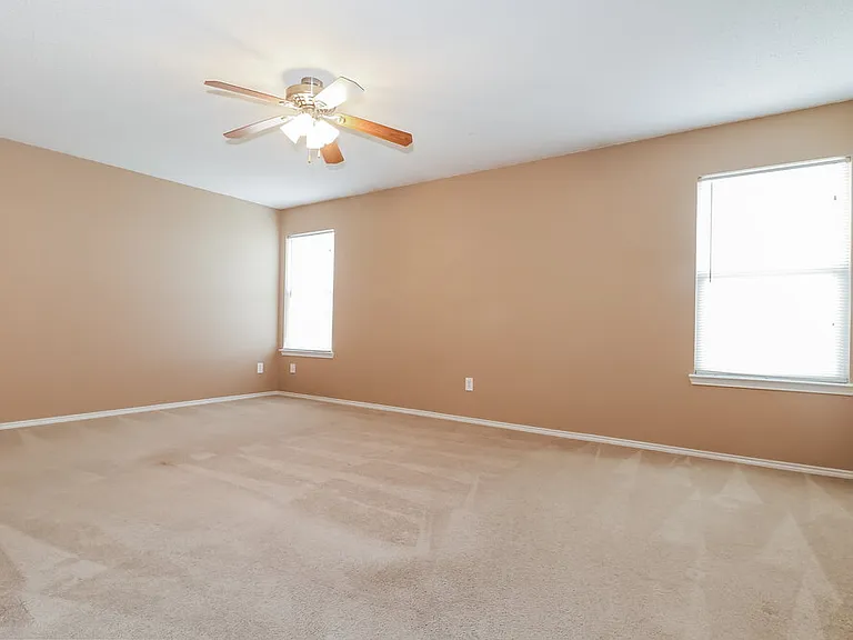 1324 Burleson St — Photo 3
