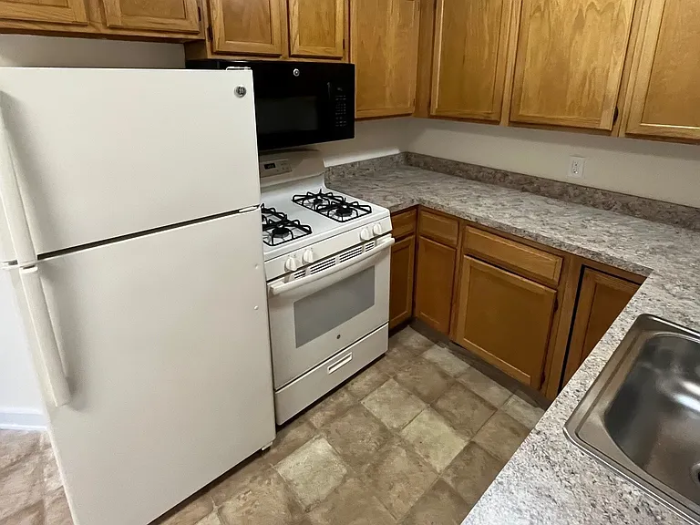 Fallview Apartments — Photo 14