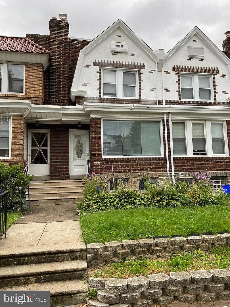3212 Fanshawe St photo 1