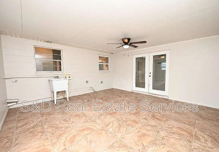 907 Swann Dr — Photo 22