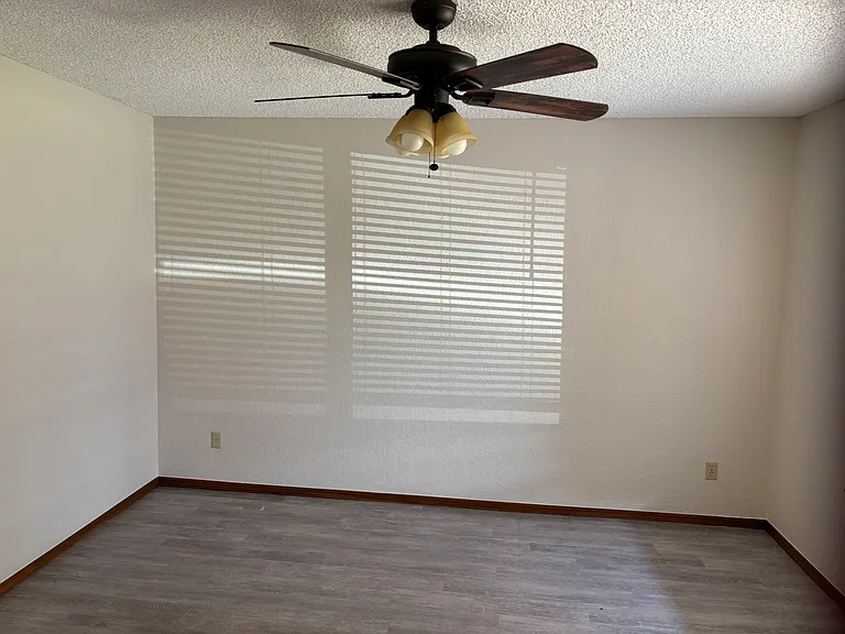 1703 Lancaster Cir — Photo 3