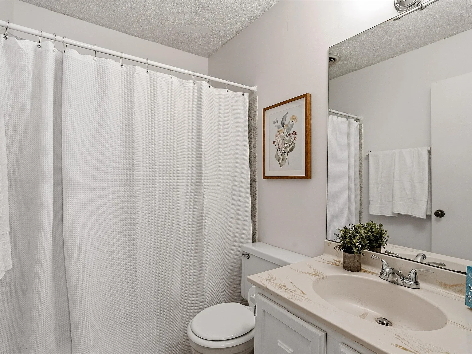 3 bed, 2.0 bath, 1481 sqft, $1,183 — Photo 3