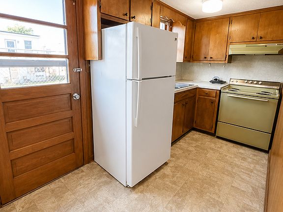 3rd image of 605 Holbrook Ave #4