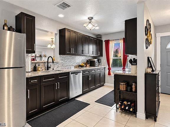 5th image of 4028 Manning Ave