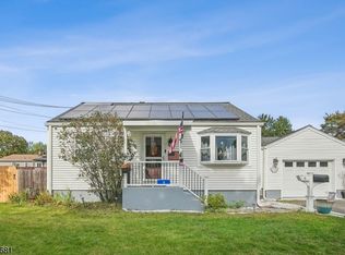 6 Sunset Ter, Succasunna, NJ 07876