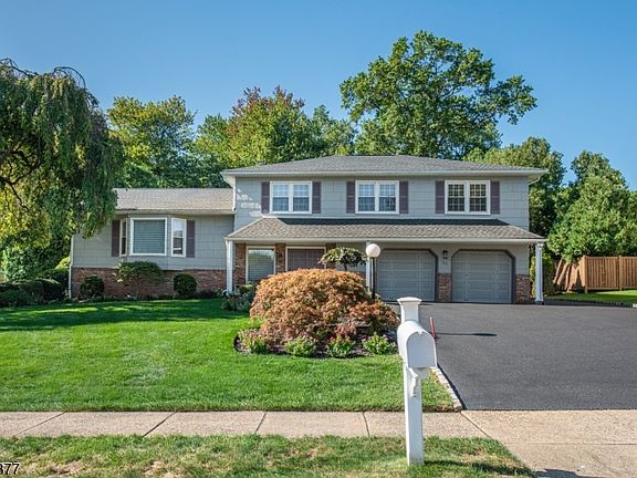 2nd image of 34 Reston Rd