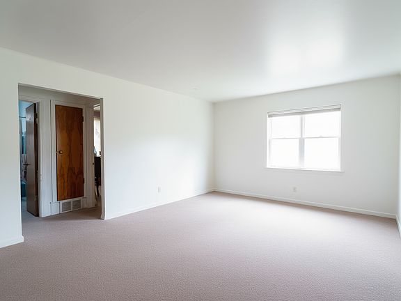 5th image of 1744 Wesley Ave