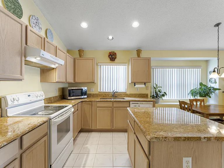 12364 Arlington Park Ln — Photo 11
