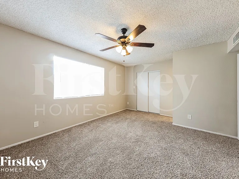 3730 W Hartford Ave — Photo 10