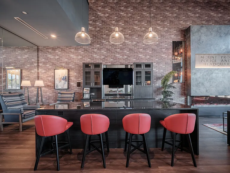 HQ Residences Apartments — Photo 11