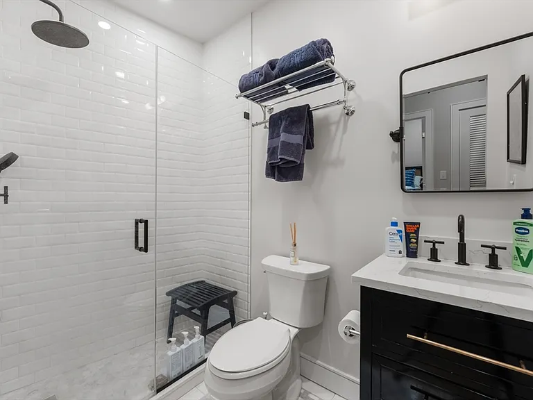 471 Hanover St #2 — Photo 10