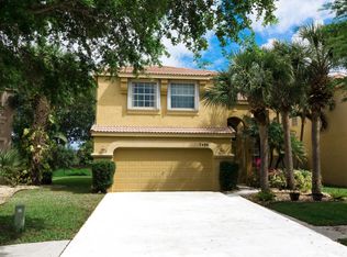 7530 Oak Grove Cir, Lake Worth, FL 33467